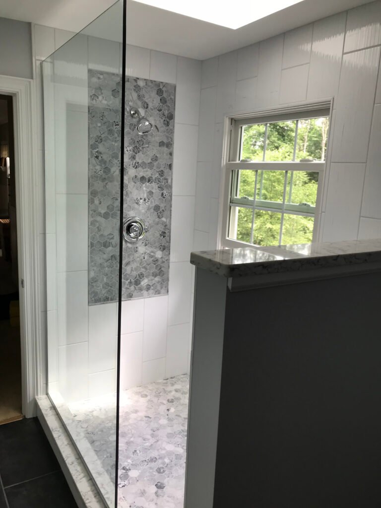 19 FRAMELESS SPLASH PANEL 