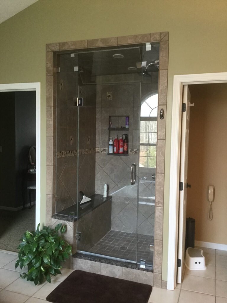 21 FRAMELESS STEAM ENCLOSURE - TRANSOM